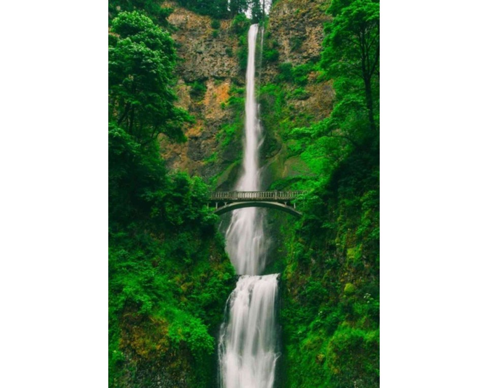 ΠΙΝΑΚΑΣ ΣΕ ΚΑΜΒΑ Καταρράκτης και Νερό
