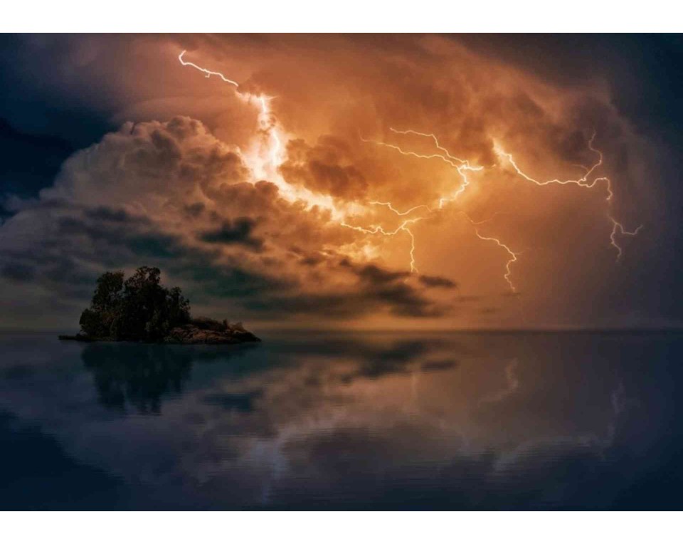 ΠΙΝΑΚΑΣ ΣΕ ΚΑΜΒΑ Καταιγίδα με Κεραυνούς